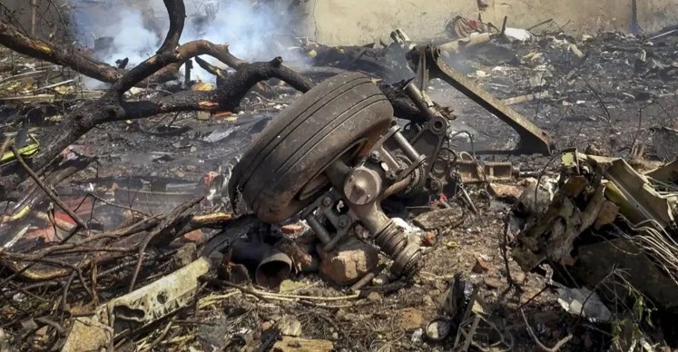 নৌবাহিনীর মেডিকেল বিমান বিধ্বস্ত, নিহত ৫